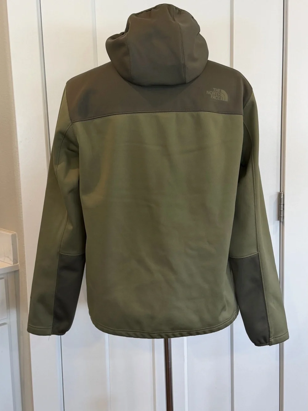 THE NORTH FACE Apex Risor Softshell Jacket - Men’s Size Large Green *STAINS*